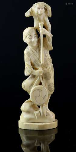 Late 19th/early 20th century Japanese carved ivory figure of a man with a monkey on his shoulders,