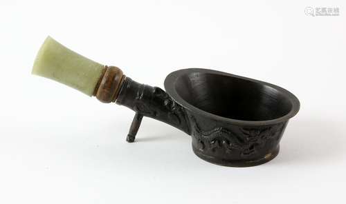 Chinese bronze wine vessel moulded with dragons and with a jade handle, 13.5cm long,