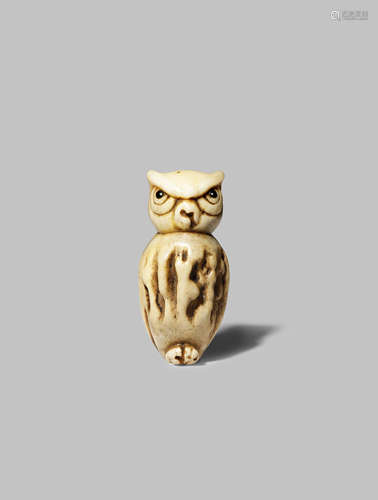 A JAPANESE ASAKUSA SCHOOL STAG ANTLER NETSUKE MEIJI 1868-1912 Depicting a small owl, the natural