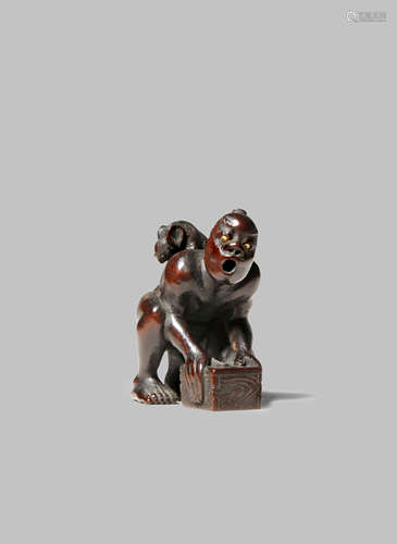 A JAPANESE WOOD NETSUKE OF A THWARTED RAT CATCHER MEIJI 1868-1912 The man kneeling down and