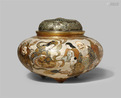 A JAPANESE SATSUMA INCENSE BURNER AND COVER, KORO MEIJI 1868-1912 The short compressed body