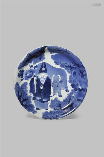 A LARGE JAPANESE ARITA BLUE AND WHITE DISH MEIJI 1868-1912 The lobed body decorated with a sage