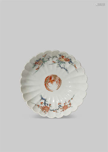 A JAPANESE KIKUGAWA KAKIEMON DISH C.1700 The lobed body with gilt, iron-red, blue, green and black