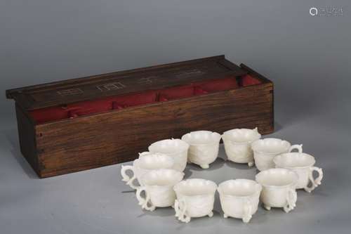 A Set Of Chinese Porcelain Tea Cups With Wood Box