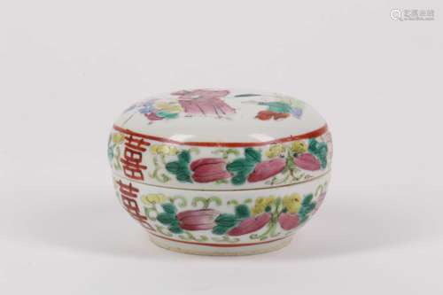 A Chinese Famille-Rose Porcelain Box