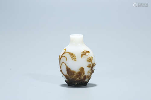 A Chinese Peking Glass Snuff Bottle