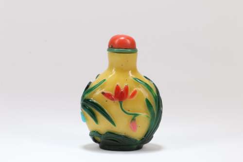 A Chinese Peking Glass Snuff Bottle