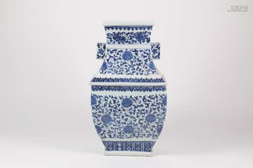 A Chinese Blue and White Porcelain Vase