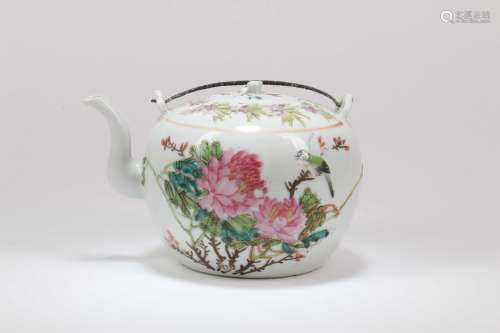 A Chinese Famille-Rose Porcelain Tea Pot