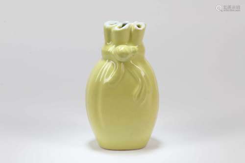 A Chinese Green Glazed Porcelain Vase