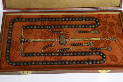 CHINESE GILT SILVER BEAD INLAID AGALWOOD CHAOZHU COURT NECKLACE