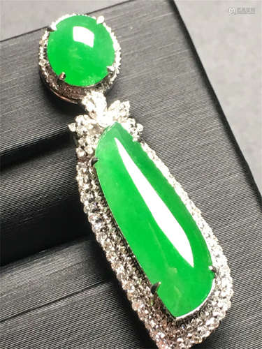 18K WHITE DIAMOND GOLD NATURAL JADEITE PENDANT