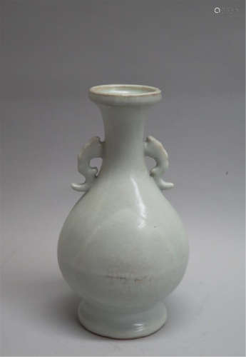 CHINESE PORCELAIN WHITE GLAZE VASE