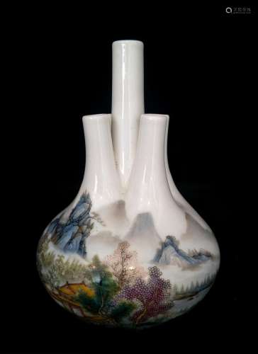 CHINESE FAMILLE ROSE PORCELAIN VASE