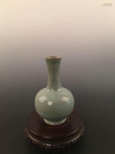 Chinese Long Quan Ware Vase