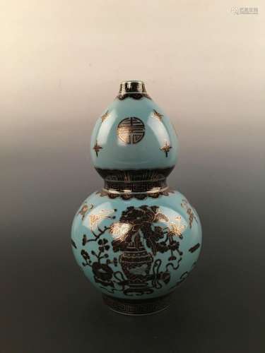 Chinese Celadon Glazed Gilt Flower Hulu-Shape Vase With Kang Xi Mark