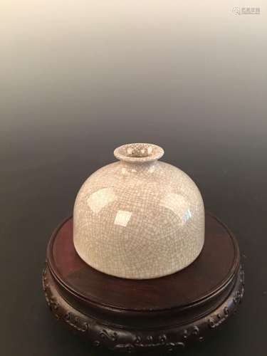Chinese Ge-Type Beehive Pot