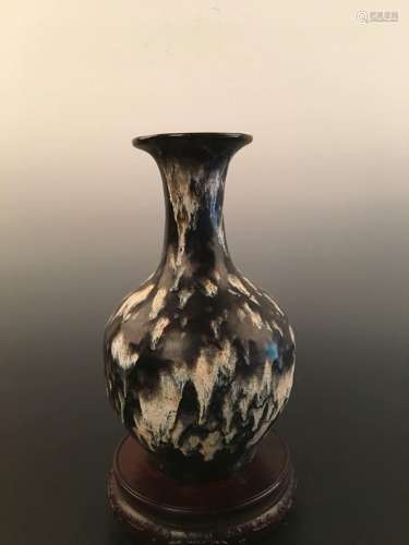 Chinese Ji Zhou Ware Vase