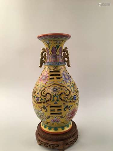 Chinese Famille Rose Gilt Zhuanxinping Vase With Qian Long Mark