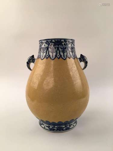 Chinese Carved Dragon Yellow Ground Blue & White Bailuzun Vase With Elephant Head Decoration