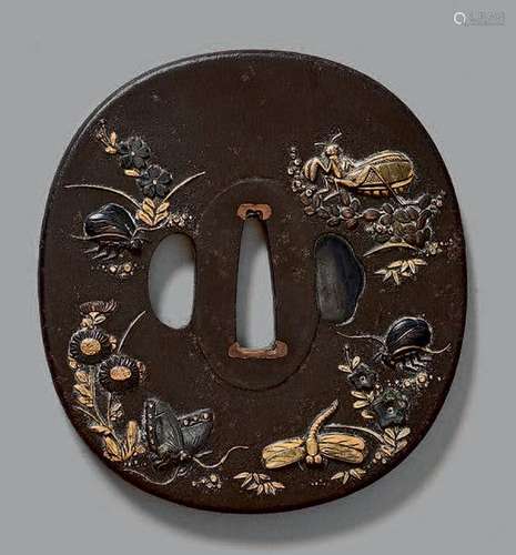 JAPON Époque Edo (1603 1868)		 TROIS TSUBA en fer...