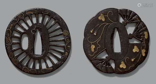 JAPON Époque Edo (1603 1868)		 DEUX TSUBA en fer:...