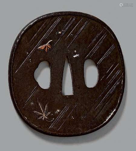 JAPON Époque Edo (1603 1868)		 TROIS TSUBA en fer...