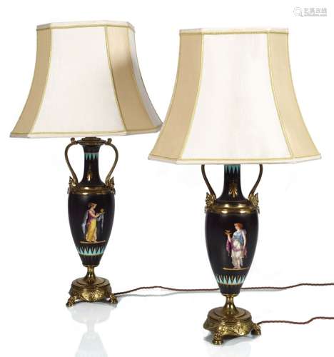 PAIR OF 19TH CENTURY PARIS PORCELAIN AND BRASS VASE STEMMED TABLE LAMP AND SHADE