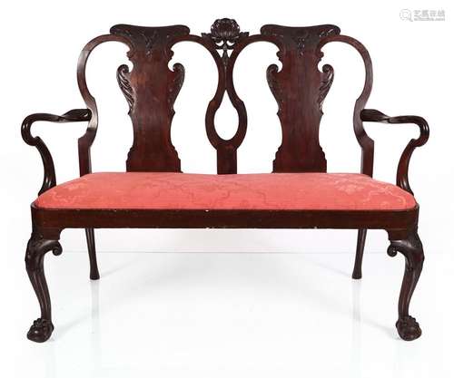 DUBLIN LATE NINETEENTH-CENTURY MAHOGANY HALL SETTEE