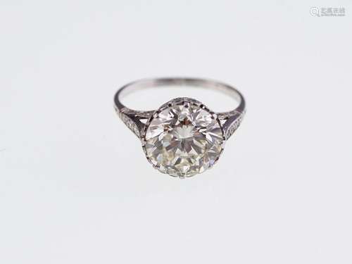 PLATINUM SOLITAIRE BRILLIANT CUT 3.87 CT. DIAMOND WITH .37 CT DIAMOND SHOULDERS