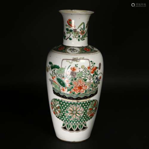 A Chinese Qing Dynasty Wucai Vase，Mid-Qing