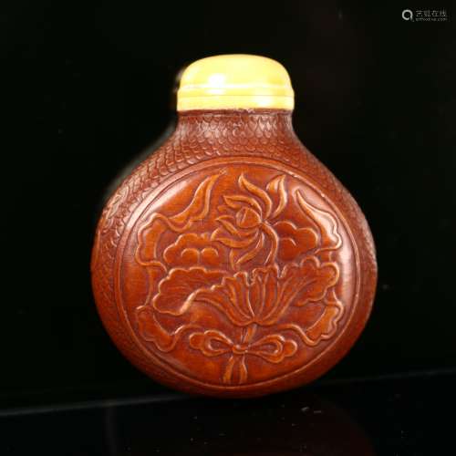 A Chinese Carved Guard Snuff Bottle