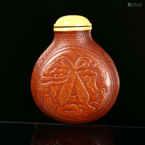 A Carved Chinese gourd snuff bottle
