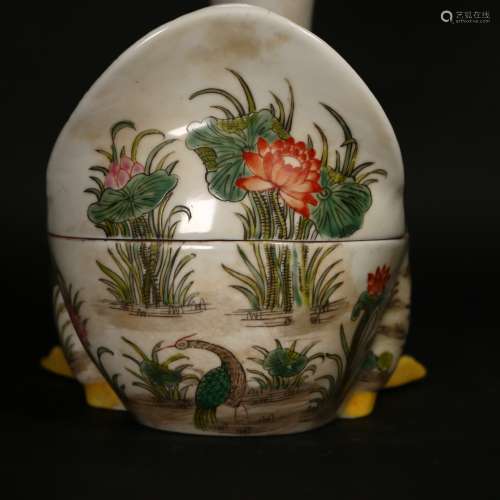 A Rare Chinese Porcelain Duck Figure Box,Guangxu period