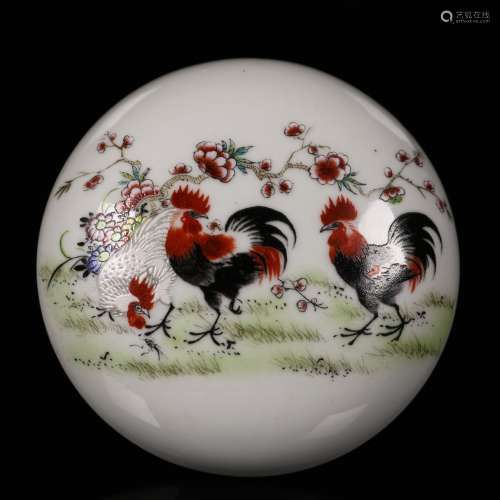 A Chinese Familie Rose Porcelain Box
