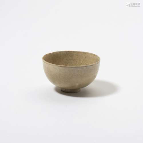 A Chinese yue celadon bowl