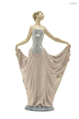 LLADRO Lady holding dress