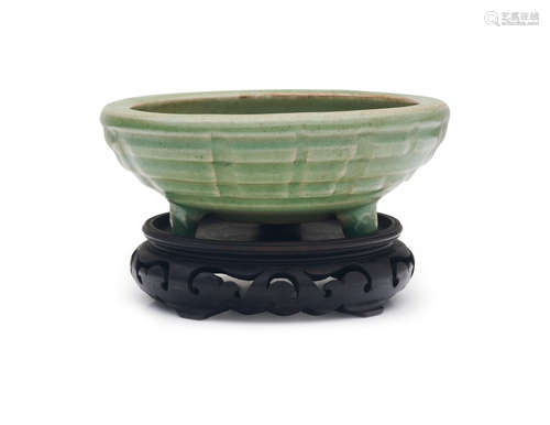 15th century A Longquan green-glaze 