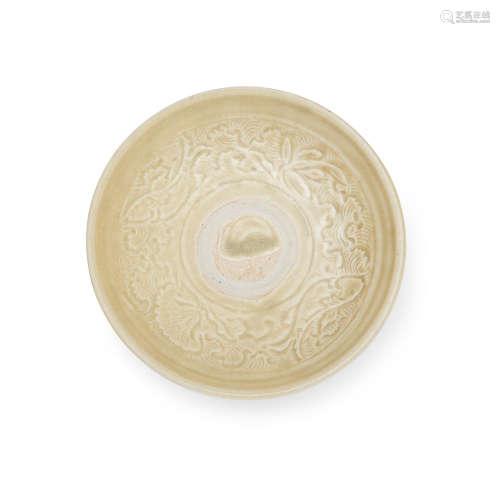 Jin dynasty A yaozhou celadon glazed carved 'fish' plate