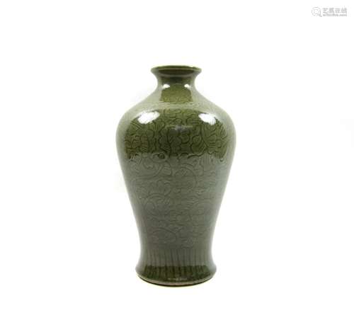 A Yaozhou celadon-glazed vase