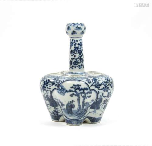 19th century A blue and white tulip bottle vase