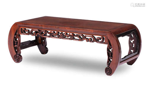 Qing Dynasty, 19th century A huanghuali and wumu kang table