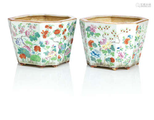 19th century A pair of famille rose jardinières