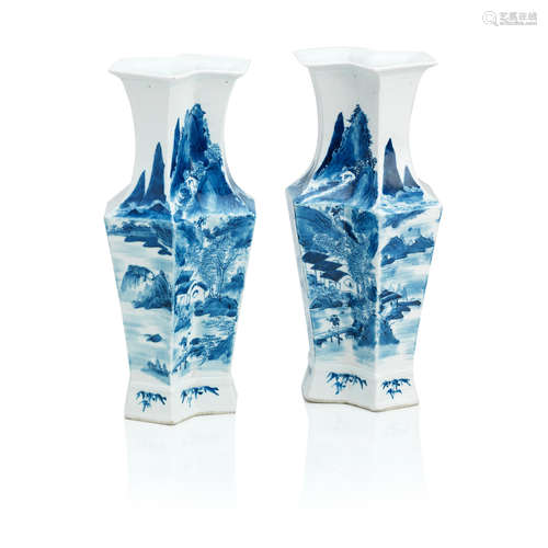 19th century A pair of blue and white conjoined vases