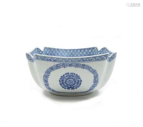 19th century An export blue & white salad bowl