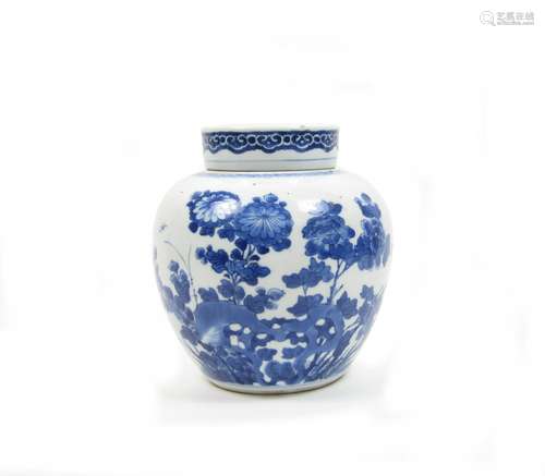 19th century A blue and white jar with cover