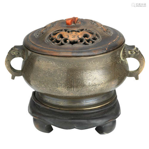 Bearing Shisou mark A silver-inlaid bronze incense burner with wooden cover and stand