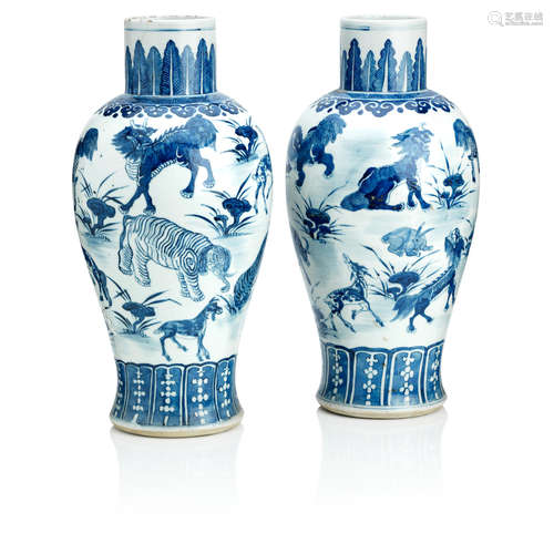 19th century A pair of blue and white vases with unusual animal decorations