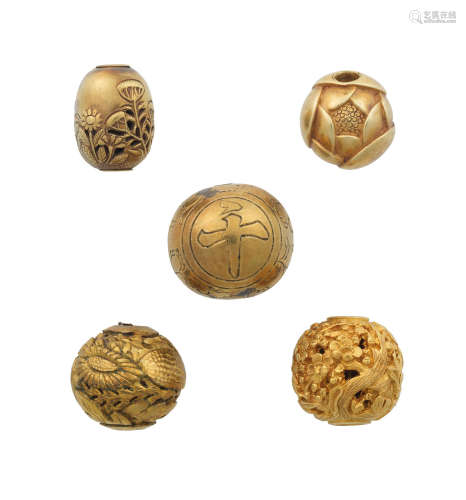 Edo period (1615-1868), 19th century Five gold ojime (cord fastener)