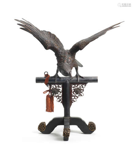 Meiji era (1868-1912), late 19th/early 20th century A bronze eagle on an en-suite bronze perch